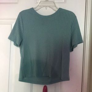 Short sleeved cropped tee